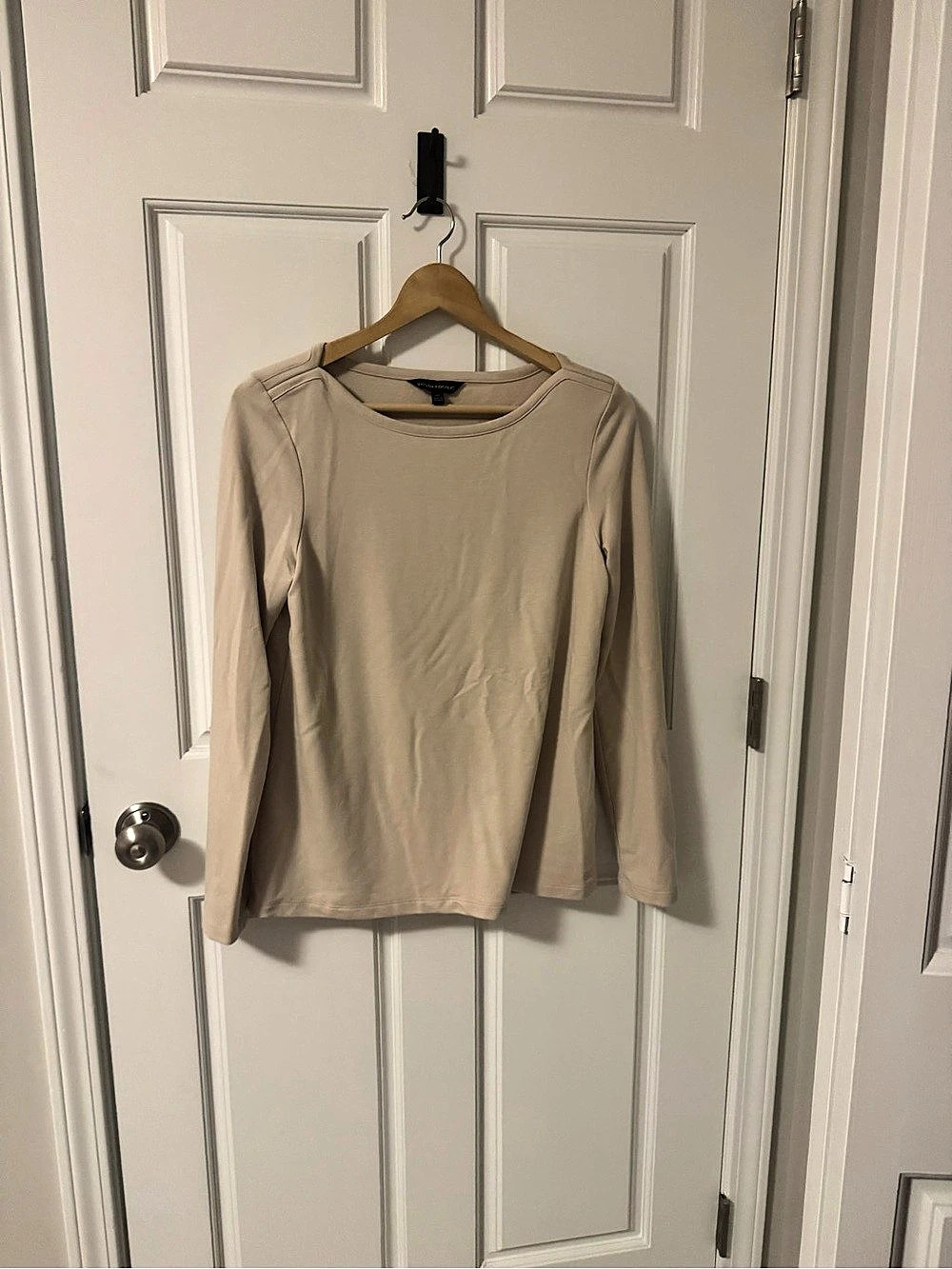 Banana Republic Long Sleeve Top in Beige Size Medium Like New